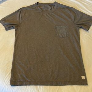 Vuori Tradewind Performance Tee Quartz Heather Men’s size Medium EUC